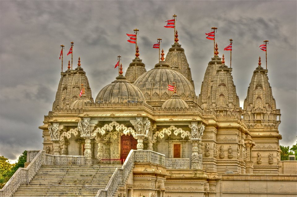 Shri Swaminarayan Mandir (Neasden).jpg